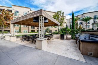 The Carlyle in Irvine, CA - Foto de edificio - Building Photo