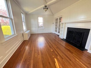 35 Lindbergh St in Fairfield, CT - Building Photo - Building Photo