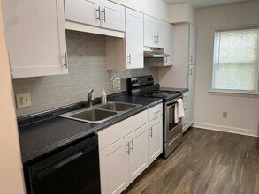 2500 Avent Ferry Rd in Raleigh, NC - Building Photo - Building Photo