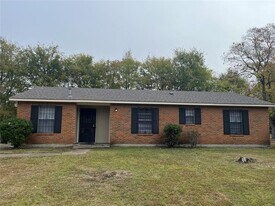 4142 Strathmore Dr in Montgomery, AL - Building Photo