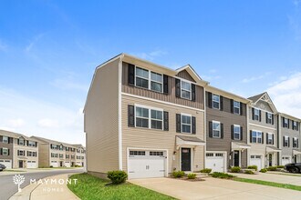 921 Taybyn Rd in Fort Mill, SC - Foto de edificio - Building Photo