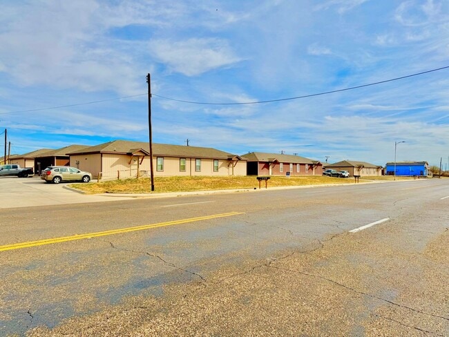 2121 E Broadway in Lubbock, TX - Building Photo - Building Photo