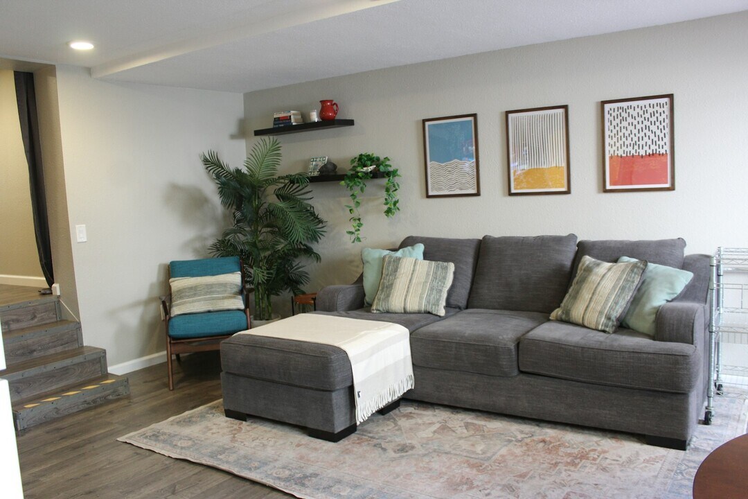 4679 Esther St in San Diego, CA - Building Photo