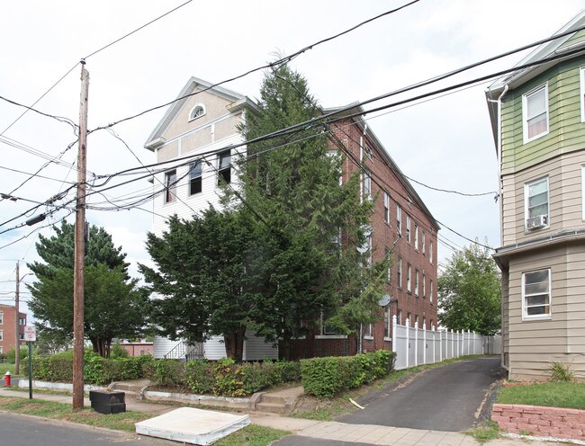 139 Gold St in New Britain, CT - Building Photo - Building Photo