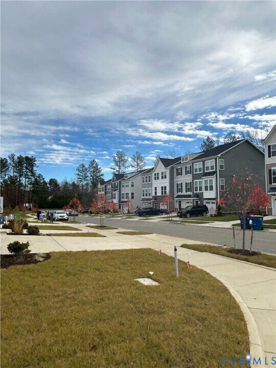 16040 Abelson Wy in Chesterfield, VA - Foto de edificio