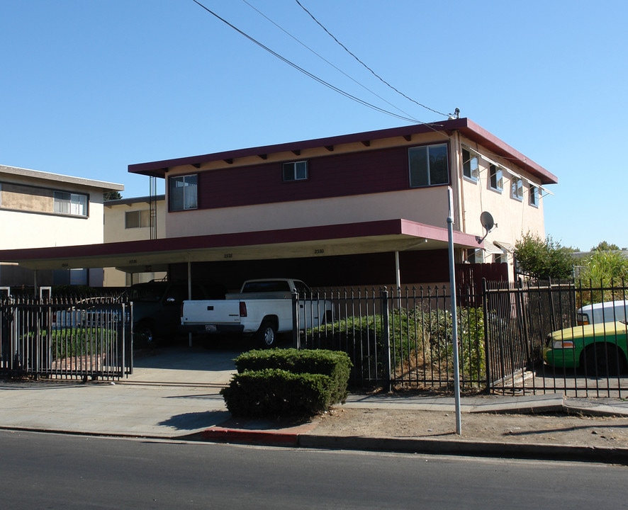 2326 Roosevelt Ave in Richmond, CA - Foto de edificio