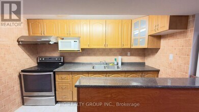 52 Lakespring Dr in Markham, ON - Building Photo - Building Photo