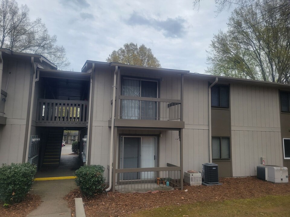 2260 Sunderland Rd in Winston-Salem, NC - Building Photo