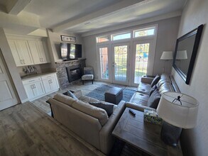 2081 Venice Dr in South Lake Tahoe, CA - Foto de edificio - Building Photo