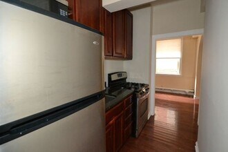 547.5 W Surf St in Chicago, IL - Foto de edificio - Building Photo