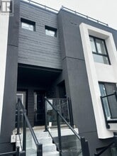 6638 McLeod Rd in Niagara Falls, ON - Building Photo - Building Photo