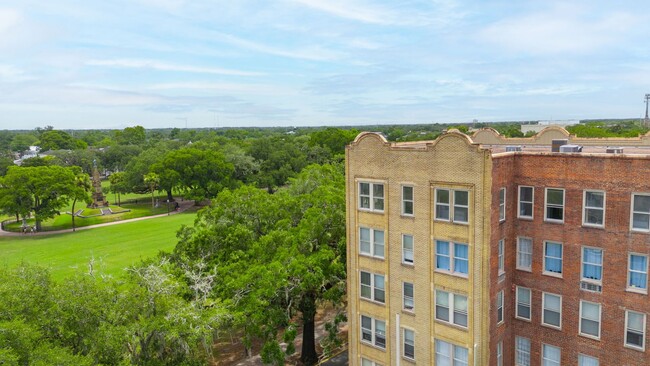 106 W Gwinnett St in Savannah, GA - Foto de edificio - Building Photo