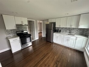 62 1/2 Dickinson St in Binghamton, NY - Building Photo - Building Photo