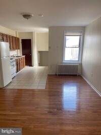 939 Spring Garden St photo'