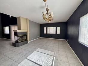 7247 W Mesa Vista Ave in Las Vegas, NV - Building Photo - Building Photo
