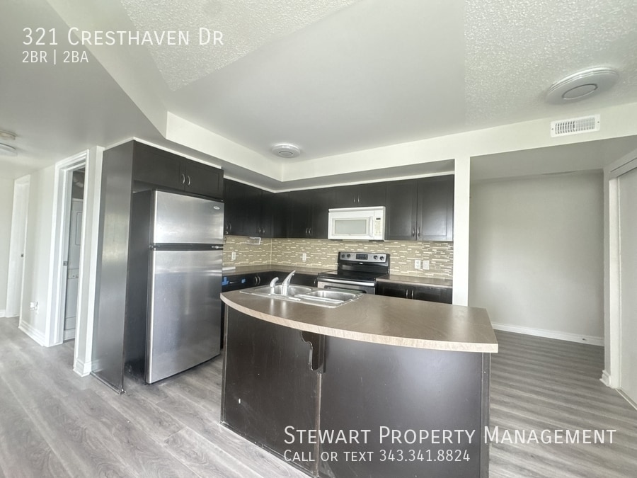 321 Cresthaven Dr in Ottawa, ON - Building Photo
