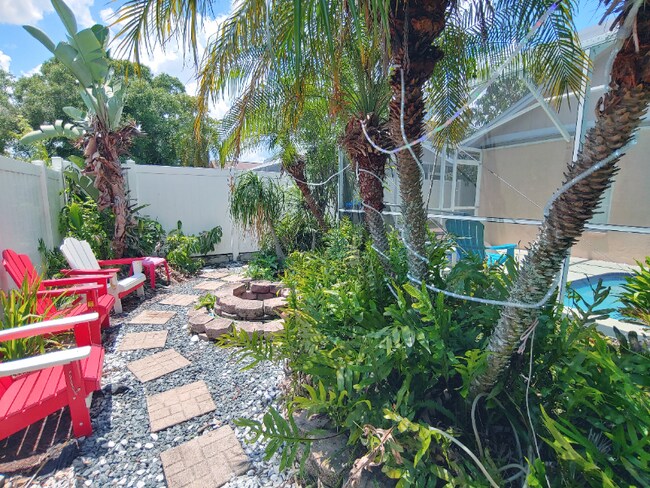 6724 Mirror Lake Ave in Tampa, FL - Foto de edificio - Building Photo