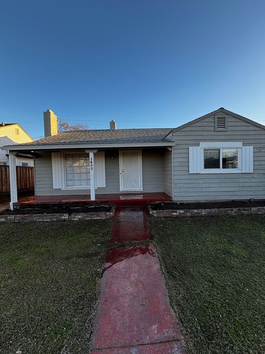1452 Elmwood Ave in Stockton, CA - Building Photo