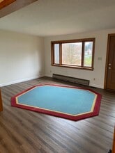 215 Canfield St in Star City, WV - Foto de edificio - Building Photo