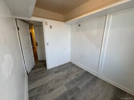 33-07 Junction Blvd in Queens, NY - Building Photo