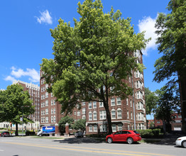 Georgian Court Apartments in Kansas City, MO - Building Photo - Building Photo