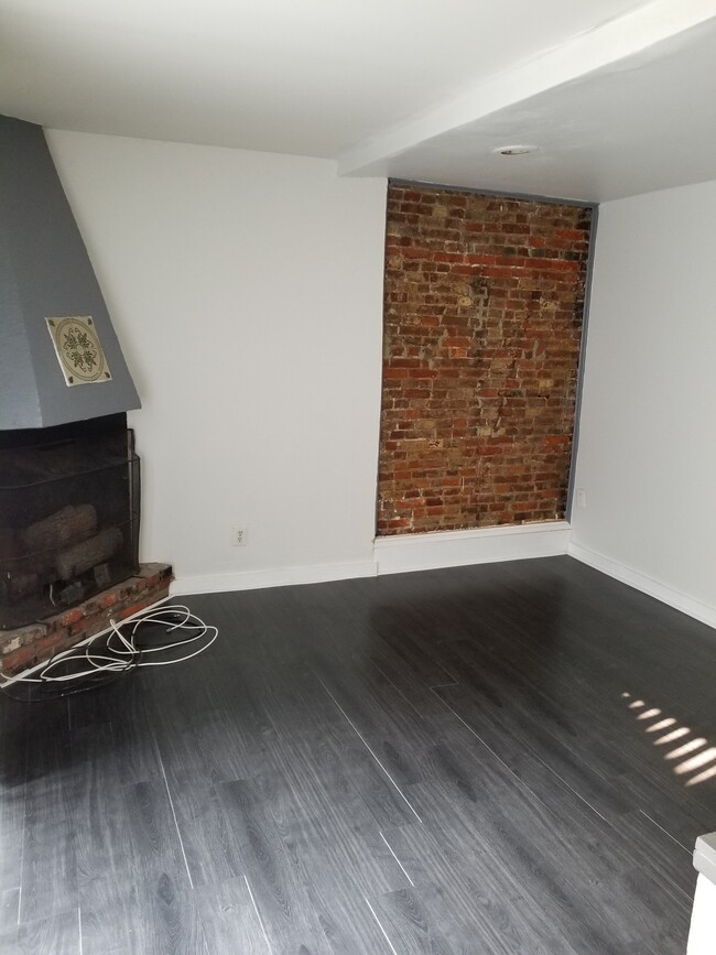 1134 Rodman St, Unit G in Philadelphia, PA - Foto de edificio - Building Photo