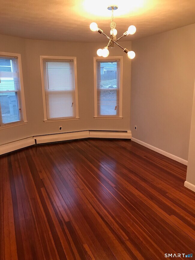 118 Woodland St in Bristol, CT - Building Photo - Building Photo