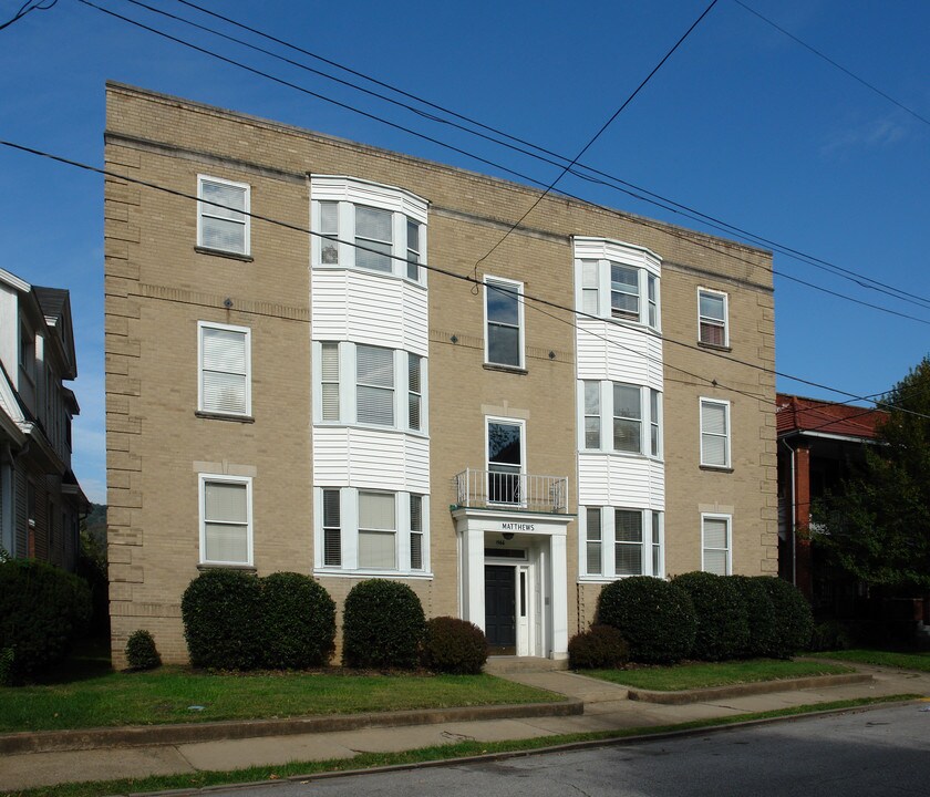 Matthews in Charleston, WV - Foto de edificio