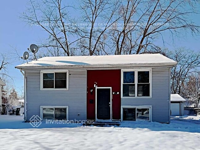 property at 108 S Spruce Ln