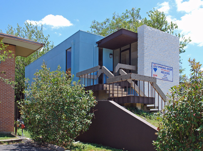 210 W 38th St in Austin, TX - Building Photo - Building Photo