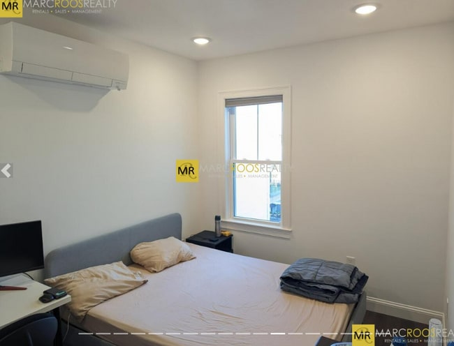 200 Everett St, Unit 3 in Boston, MA - Building Photo - Building Photo