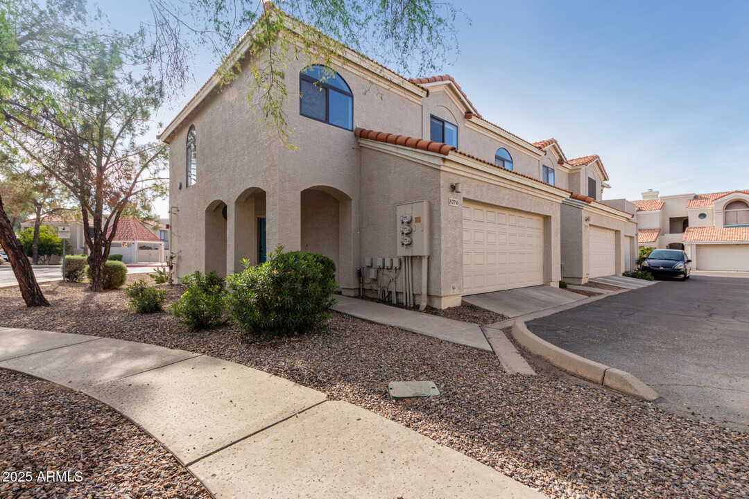 1074 Sunburst Ln in Tempe, AZ - Building Photo