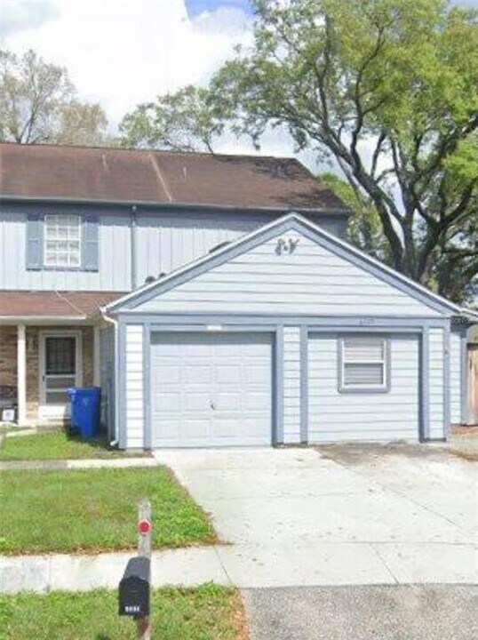 6219 Oak Cluster Cir in Tampa, FL - Building Photo