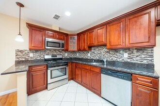 43 Manhattan Ave in Jersey City, NJ - Building Photo - Building Photo