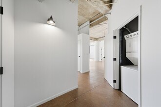 Teweles Seed Tower Apartments in Milwaukee, WI - Foto de edificio - Building Photo
