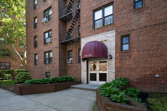 105-07 66th Rd in Forest Hills, NY - Building Photo - Building Photo