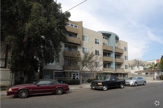 The Naples Villas in Los Angeles, CA - Building Photo - Building Photo