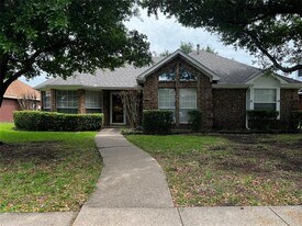 2612 Larkspur Ln in Rowlett, TX - Building Photo