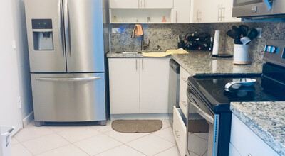 6039 Collins Ave in Miami Beach, FL - Building Photo - Building Photo