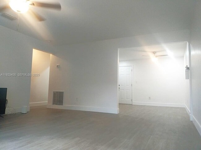 980 NW 109th St in Miami, FL - Building Photo - Building Photo