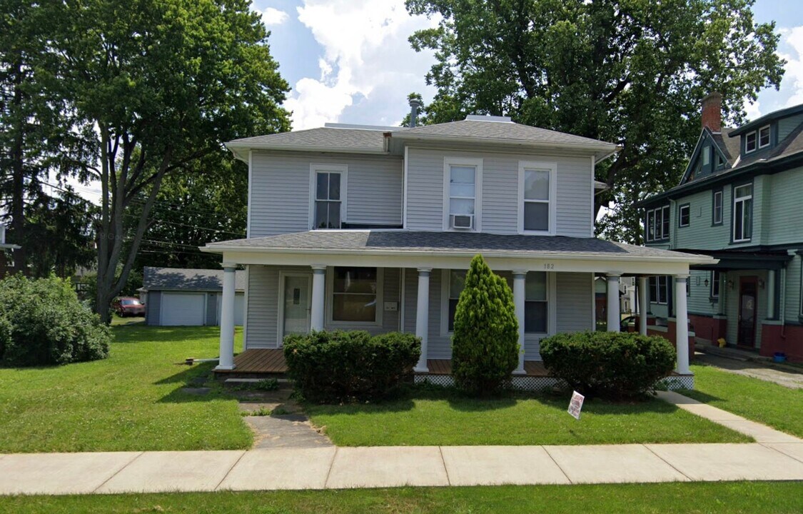 182 N Sandusky St in Tiffin, OH - Building Photo