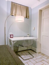 30 Bentley St, Unit 3 in Boston, MA - Foto de edificio - Building Photo