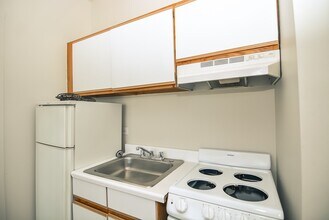3925 W Irving Park Rd, Unit J06P in Chicago, IL - Building Photo - Building Photo