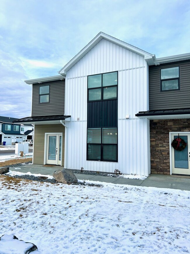 299 Hummingbird Wy in Sugar City, ID - Building Photo - Building Photo