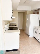 5911 NW 21st St in Lauderhill, FL - Building Photo - Building Photo