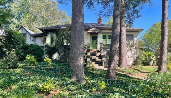 property at 20 St Dunstans Cir