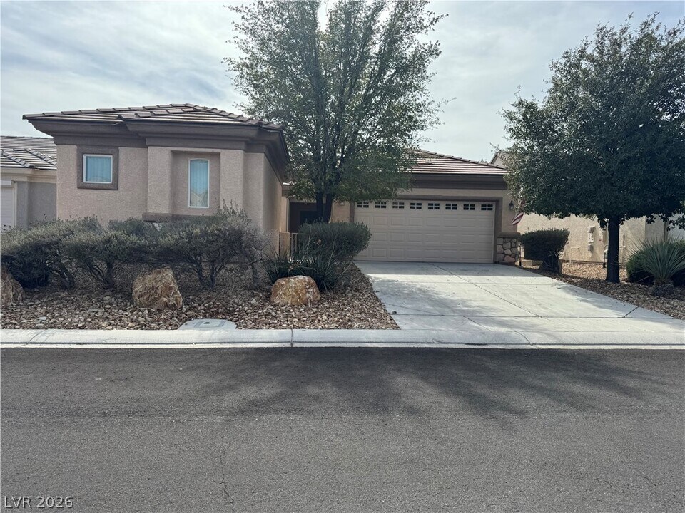 2205 Willow Wren Dr in North Las Vegas, NV - Building Photo