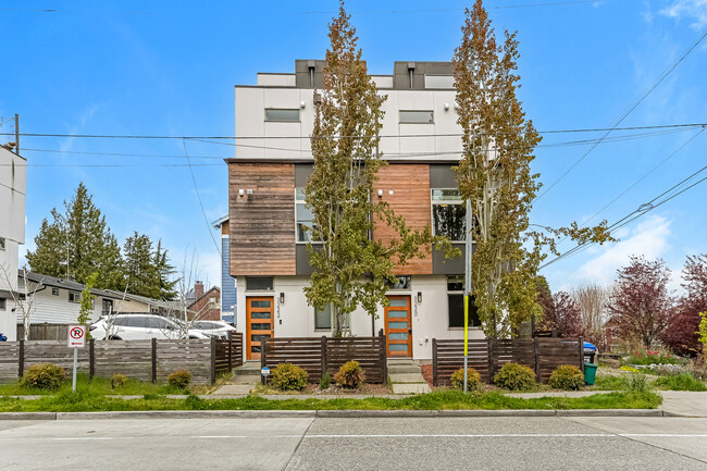 3220 SW Morgan St in Seattle, WA - Foto de edificio - Building Photo