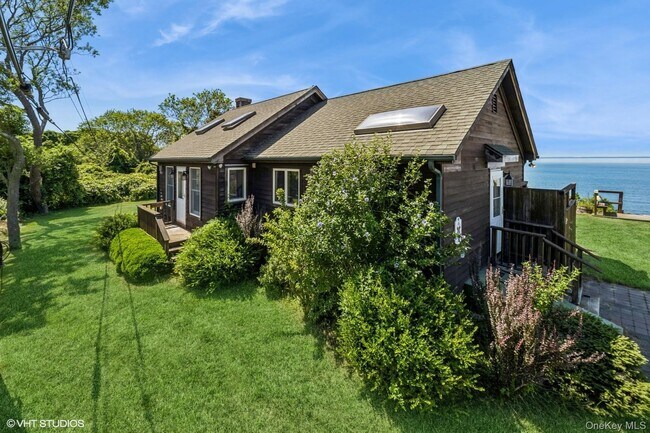 4630 Blue Horizon Bluffs in Peconic, NY - Building Photo - Building Photo