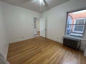 6017 W Irving Park Rd, Unit 2nd Fl in Chicago, IL - Foto de edificio - Building Photo